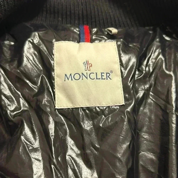 Moncler - Picture 12 of 16